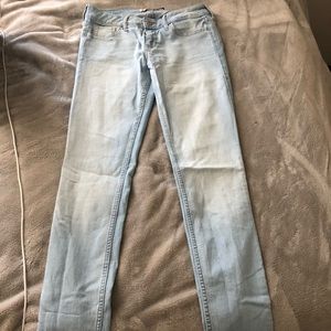 Light wash, practically new, skinny jeans